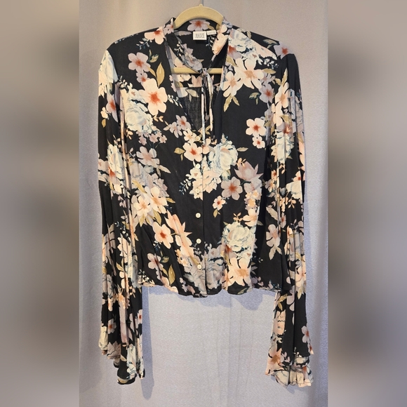 Somedays Lovin Floral Tie neck blouse - Picture 7 of 9